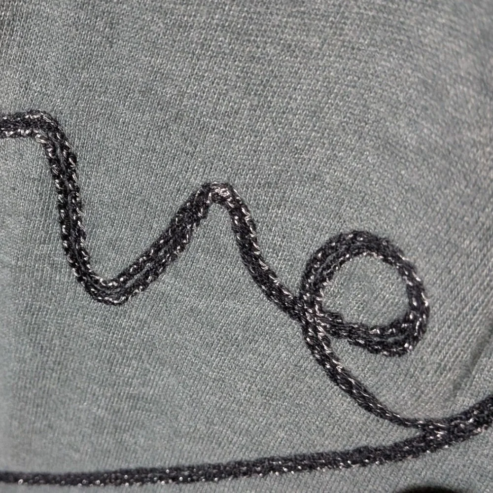 Victoria's Secret Gray "Love" Heart Beaded Graphic Sweatshirt Size‎ L - Picture 3 of 7